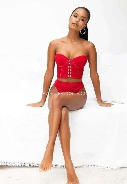 Hobart escorts Ellinor — 3