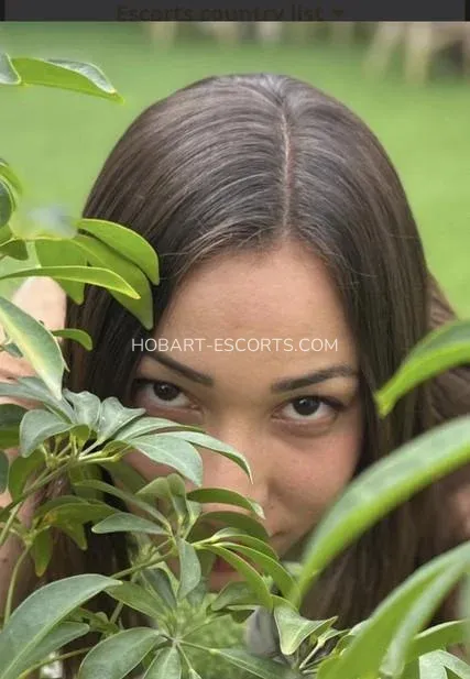Hobart escorts Charlotte — 3