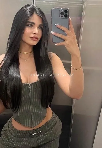 Hobart escorts Amanda — 2