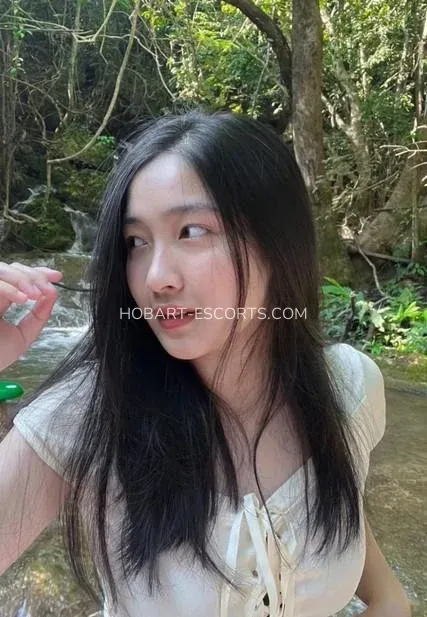 Hobart escorts Elsa — 1
