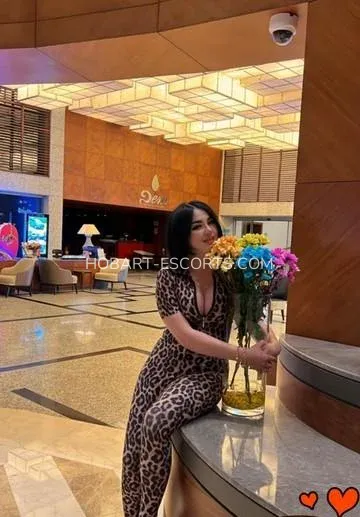 Hobart escorts Daisy — 1