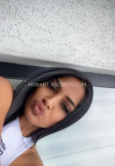 Hobart escorts Hanna — 4