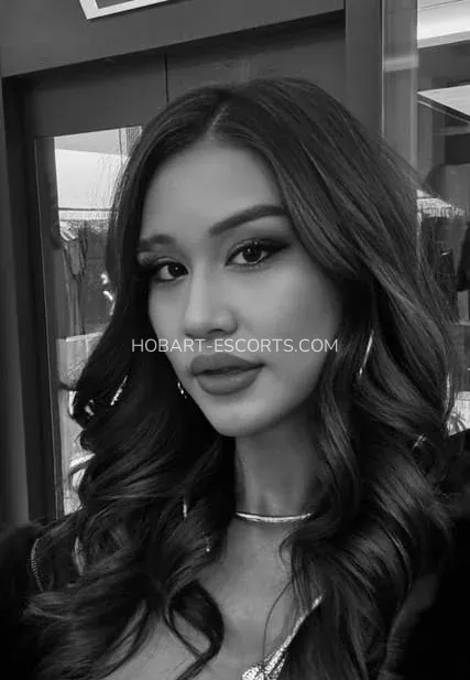 Hobart escorts Makenna — 3