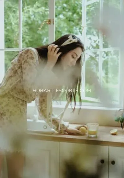 Hobart escorts Karina — 3