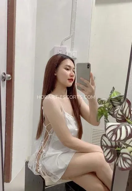 Hobart escorts Alondra — 4