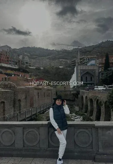 Hobart escorts Kelly — 6