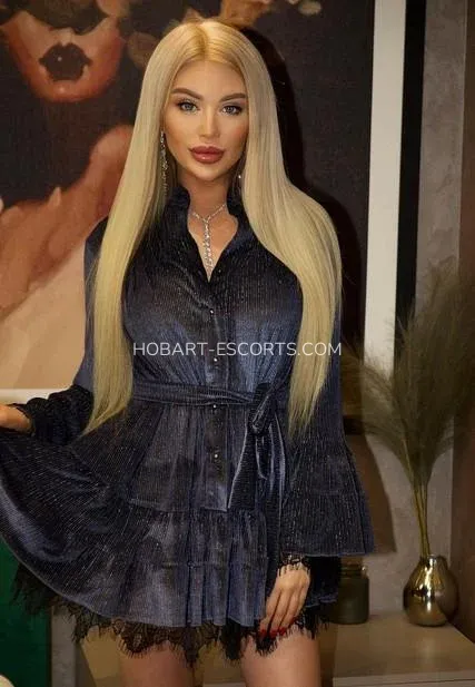 Hobart escorts Linnéa — 6