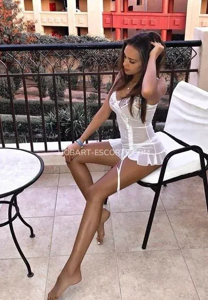 Hobart escorts Elin — 6