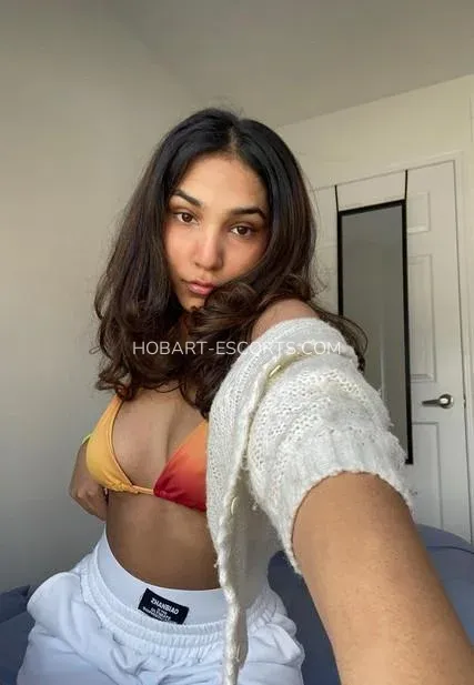 Hobart escorts Karolina — 3