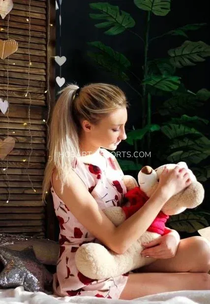 Hobart escorts Payton — 3