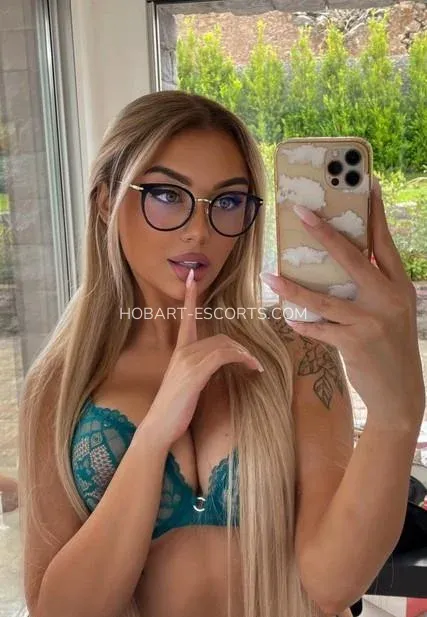 Hobart escorts Linda — 3