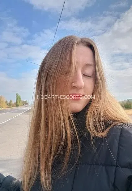 Hobart escorts Elin — 1