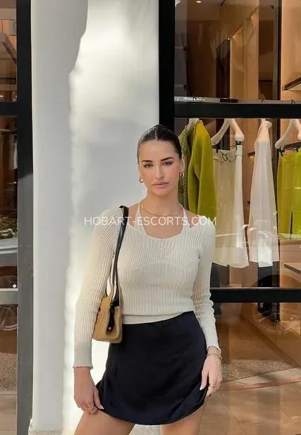 Hobart escorts Cinta — 3